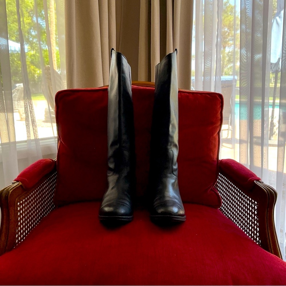 Elegant Black Knee-High Boots 
Great for the Holidays!